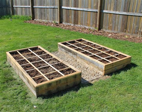 The appeal of raised garden bed is how it makes the grounds look neat. What is Square Foot Gardening? A Brief Overview ~ Simple ...