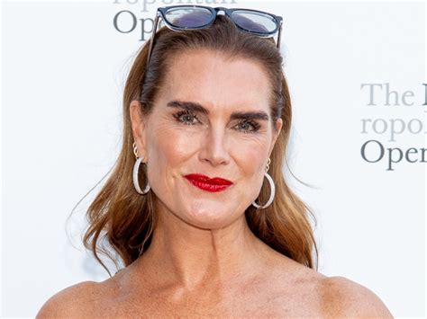 Brooke Shields Sported A No Pants Look In Beachside Snapshot