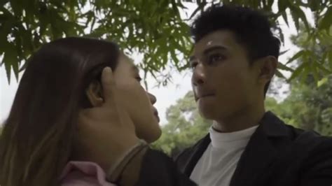 Begini Caranya Akting Film Ciuman Romantis Hot 18 Artis Indo Bikin