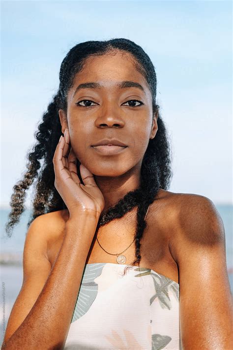 Portrait Of Confident Black Woman Del Colaborador De Stocksy