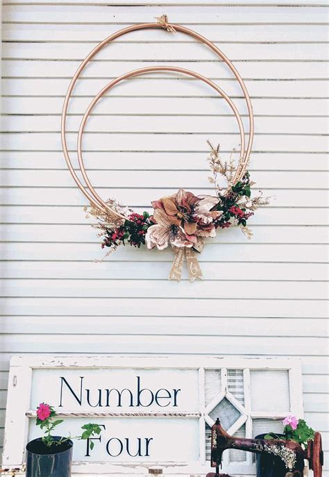 Mum Creates Wreath With Kmart Hula Hoops Rose Gold Paint Daily Mail