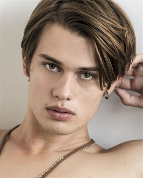 Nicholas Galitzine Gorgeous Eyes Pretty Men Male Model Face Foto Rap