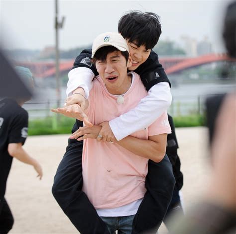 Runningman which is aired in korea on may 22nd, 2016. BTS's Jimin Gets A Piggyback Ride From Lee Kwang Soo On ...