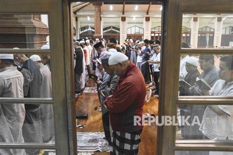 Puluhan Tenda Warnai Iktikaf Di Masjid Habiburrahman Republika Online