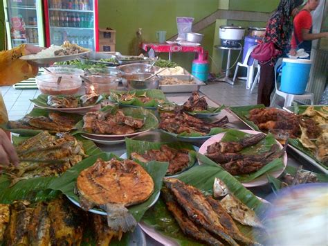 Berikut ini tempat makan di jakarta dengan harga bersahabat, di bawah rp 100.000. Eylizar Homestay Murah Langkawi Pekan Kuah: Tempat Makan ...