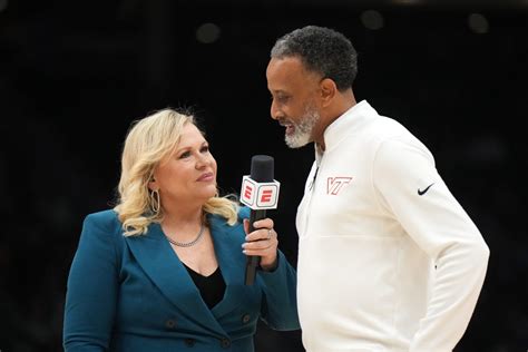 Holly Rowe Re Signs With Espn On Long Term Deal The Athletic