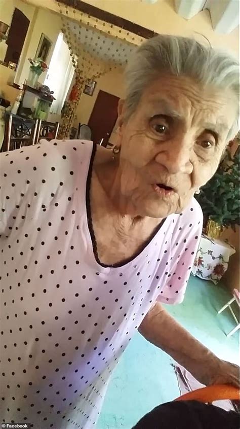 Mexican Grandmother Was Totally Surprised After She Saw Her Own Image On A Cell Phones Camera
