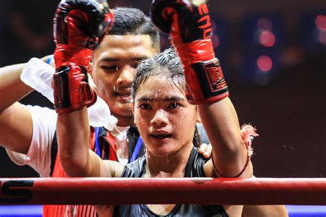 women fight historic bouts ko ban at thailand s oldest muay thai stadium coconuts