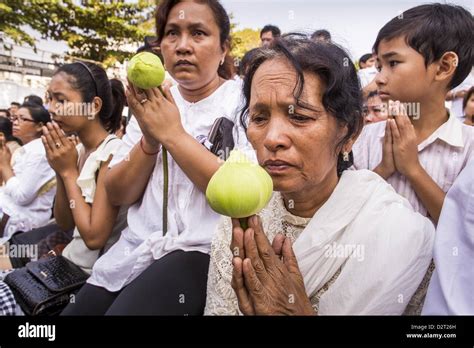 Mourners Funeral China Hi Res Stock Photography And Images Alamy