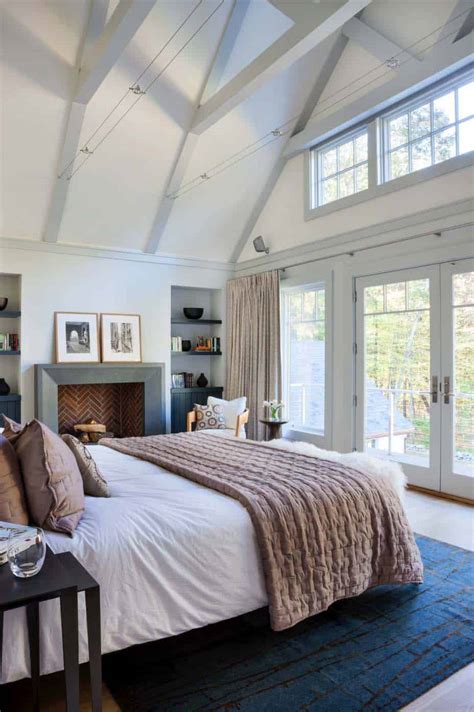 Vaulted ceilings with large windows allow a lot of natural light. 33 Stunning master bedroom retreats with vaulted ceilings