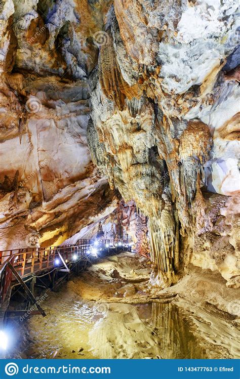 Beautiful Stalactites Inside Paradise Cave Thien Duong Cave Stock
