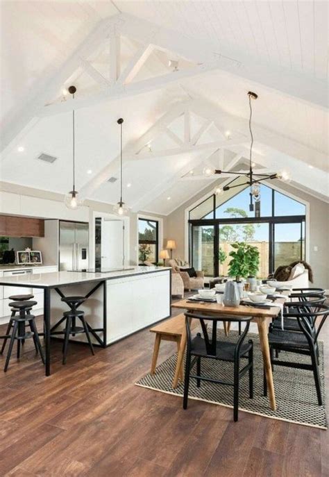 High vaulted ceiling in the kitchen. 35 Inspiring Modern Farmhouse Kitchen Decor Ideas ...