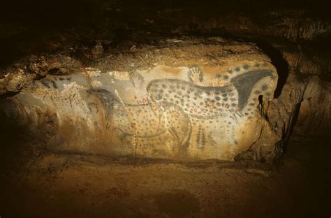 Grotte Du Pech Merle Paroi Des Chevaux Ponctués Prehistoric Cave