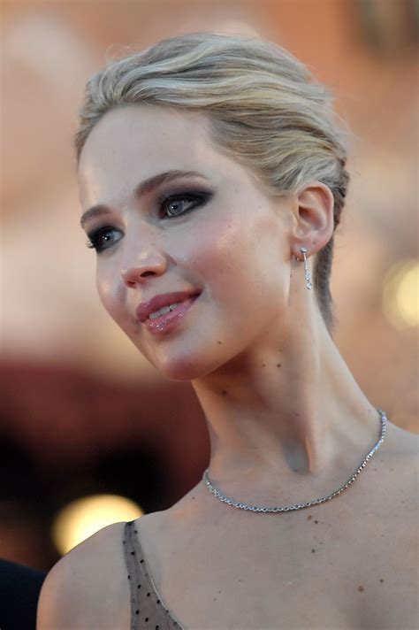 Actress jennifer lawrence has lowered the price on her luxurious manhattan penthouse amid a review: Jennifer Lawrence - "Mother!" Premiere in Venice 09/05/2017 • CelebMafia