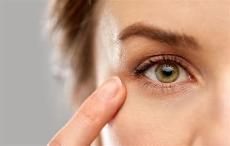 How To Treat And Relieve Dry Skin Around The Eyes Yeouth
