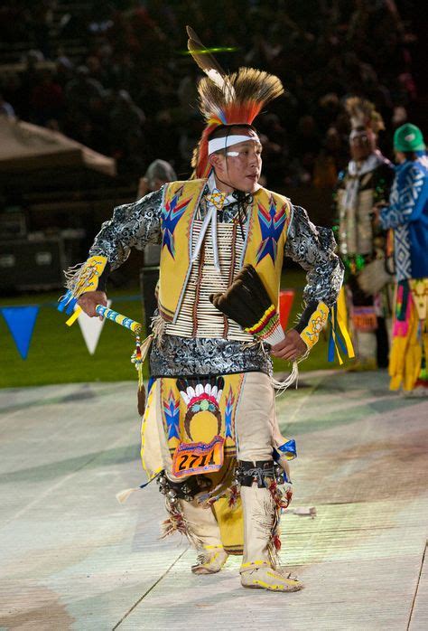 Pin By Jana Mayhall On Straight Dance Native American Regalia Powwow Dancers First Nations