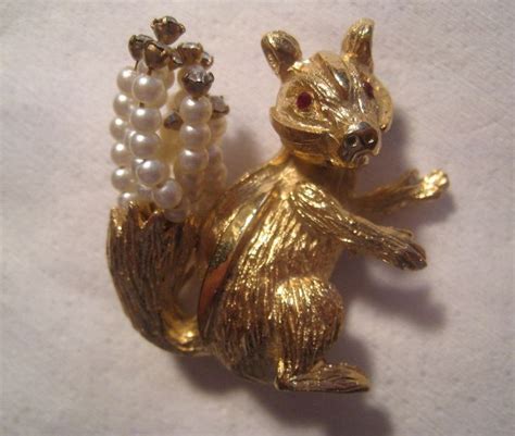 Vintage Signed Har Squirrel Pin Wired Faux Pearls Rhinestone Tips