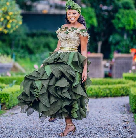 It covers the top half of the body. 2020 AFRICA WEDDING DRESSES TRENDS FOR WOMEN