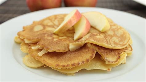 Apfel-Pfannkuchen / Apfelpfannekuchen - YouTube
