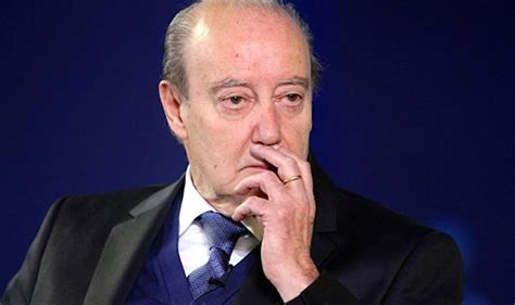 Jorge nuno pinto da costa is a mythic mob leader from porto(portuguese city) well known by is work has president of the city club(f.c.porto) for 31 years(still counting), because of him. Pinto da Costa indica o jogador que mais lhe custou ver sair
