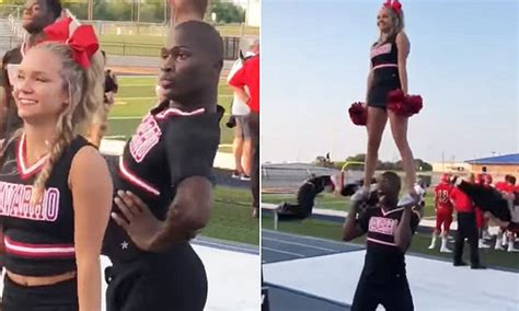 Texas Cheerleader Becomes Internet Sensation With Sassy Routine Daily Mail Online