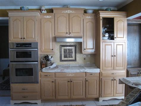 A cabinet with a pickled oak finish is more durable than cabinets with other finishes. Pickled oak kitchen cabinets photos
