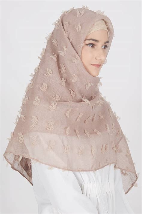 Model gamis linen rubiah bulu angsa : Warna Hijab Ruby - Voal Motif