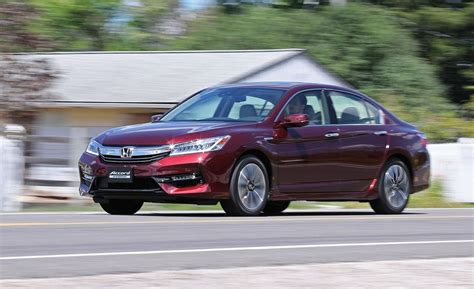 2017 Honda Accord Hybrid Test Review Car And Driver