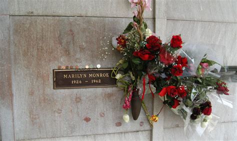 Hugh Hefner Burial Playboy Owner Paid For Plot Next To Marilyn Monroe