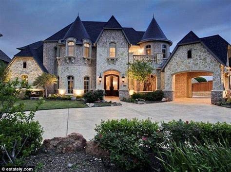 Want To Live Like A King The 19 American Castle Homes You Can Buy
