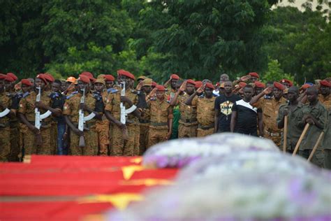 Burkina Faso Quatorze Civils Tués Dans Une Attaque Djihadiste