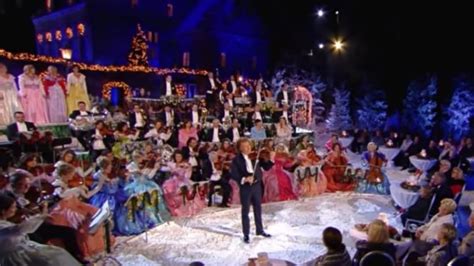 Andre Rieus Breathtaking Rendition Of White Christmas Starts At 60
