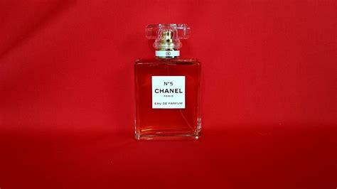 While perfumes and deodorants are both used to add a fragrant spark to your personality, both lie in different territories. 15 Most Expensive Perfume Brands in The World - Insider Monkey