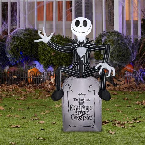I saw this little decor plant on etsy that was reminiscent of a crossover between the sand worm in beetlejuice and the little shop of horrors' audrey 2. maycintadamayantixibb: Beetlejuice Blow Up Home Depot
