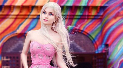 Punya Wajah Mirip Barbie Wanita Brasil Ini Justru Bikin Takut Orang