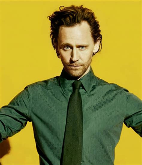 picture of tom hiddleston