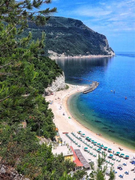 Italy Le Marche Spiaggia Urbani Sirolo Beaches Close To Bologna Reizen Vakantie Italië