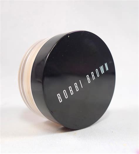 Review Bobbi Brown Retouching Powder In Peach The Beauty Junkee