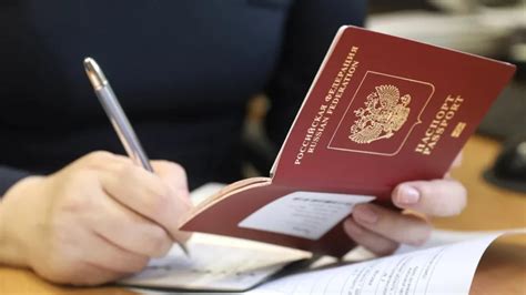 Вступил в силу закон об изъятии загранпаспортов у невыездных россиян