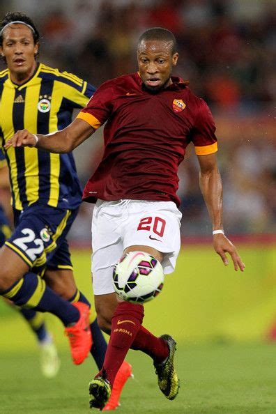 Seydou Keita In As Roma V Fenerbahce Sk Seydou Keita As Roma Football