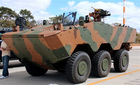 Lá pude conhecer e andar no blindado guarani, que a marca desenvolveu em parceria com o exército brasileiro. ConcettoMotors: Iveco entrega o primeiro veículo blindado ...