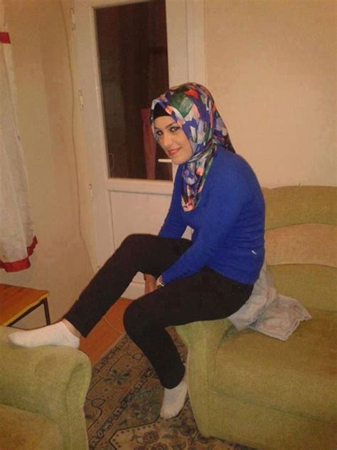 Exhibe en hijab sur le balcon. turbanl foto şekil yükle