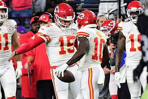 final score chiefs take afc west lead with 41 14 blowout of raiders arrowhead pride