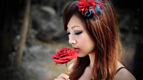 Mempunyai banyak warna antaranya ialah merah, putih, merah jambu, kuning, jingga dan biru. Bukan Sekadar Valentine, Ini Fakta Tentang Bunga Mawar ...