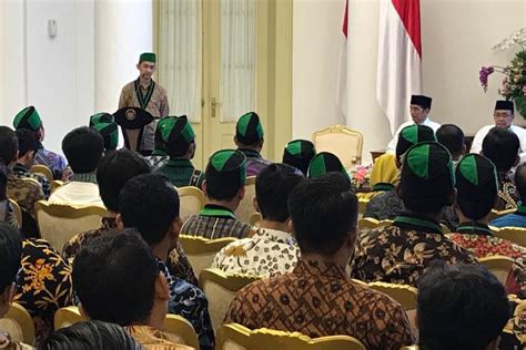 31 disember 2018 muka surat : Bertemu Jokowi di Istana Bogor, Ketua HMI Bacakan 9 ...