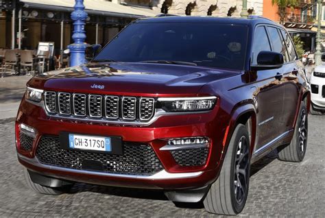 The New Jeep Grand Cherokee 4xe Plug In Hybrid Suv Panorica