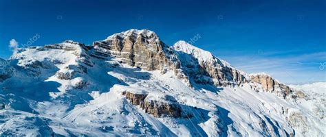Das berichtete der alpine rettungsdienst. Panorama Bergschneelandschaft Tofana Seilbahn Dolomiten ...