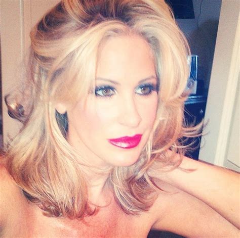 Kim Zolciak Looks Hot Without Her Wig Love The Style And Color Of Her