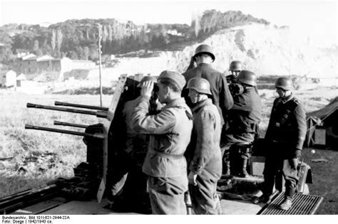 Photo German Coastal Anti Aircraft Gun Crew Manning A 2 Cm