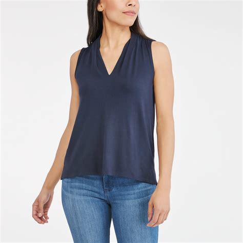 Sleeveless V Neck Knit Top In Classic Navy Wantable